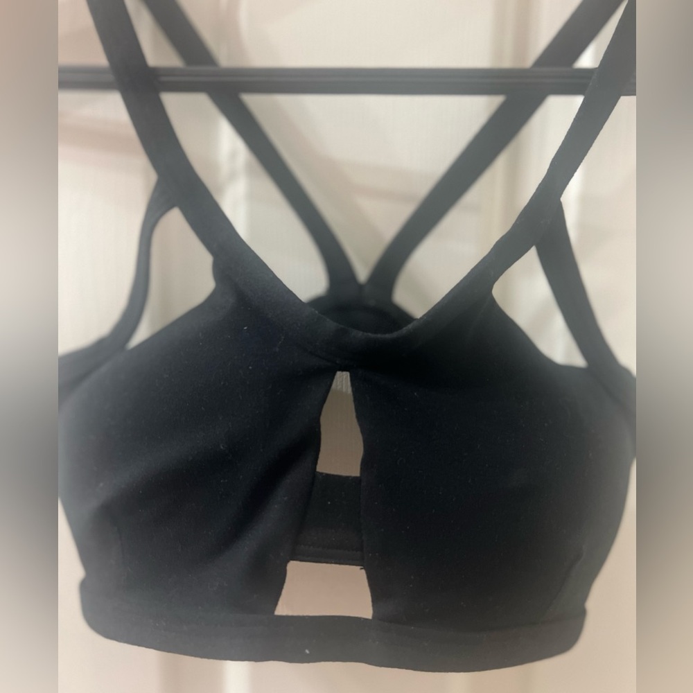 Bombshell Black Keyhole Sports Bar. Size XS. No adjustable straps!